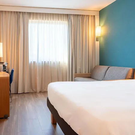 Отель Novotel Est