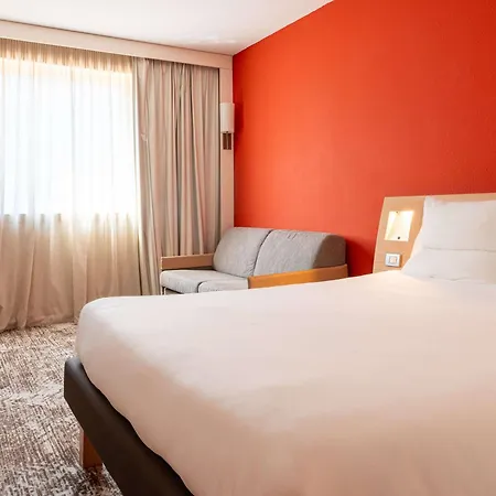 מלון Novotel Est 4*