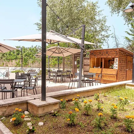 Novotel Est מלון 4*