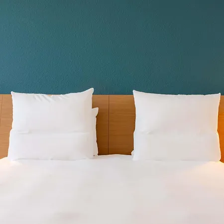 Hotel Novotel Est 4*