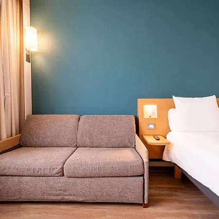 Novotel Est מלון 4*