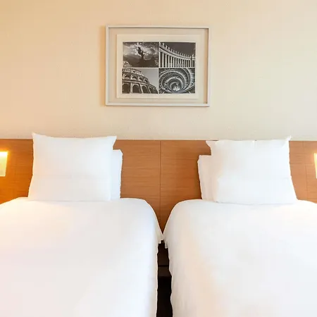 Hotel Novotel Est 4*