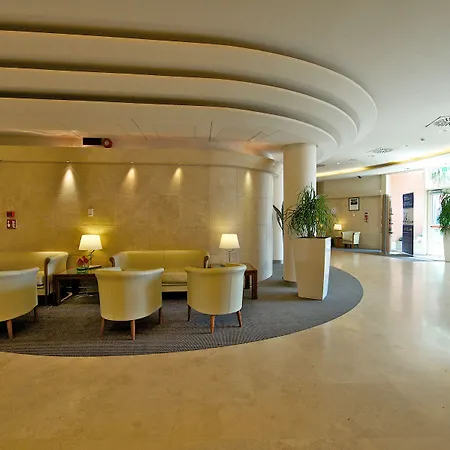 Novotel Est 4*