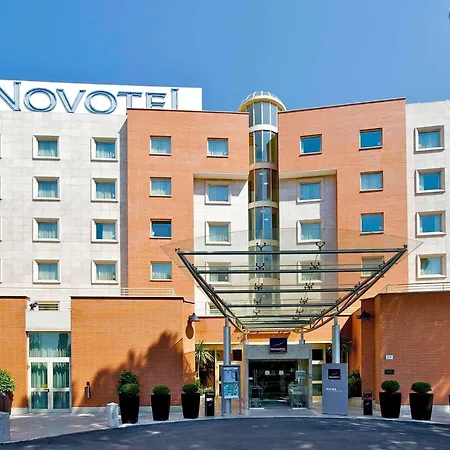 Отель Novotel Est 4*