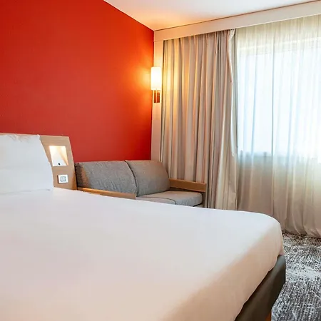 Hotel Novotel Est 4*