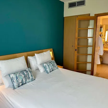 Novotel Est 4*