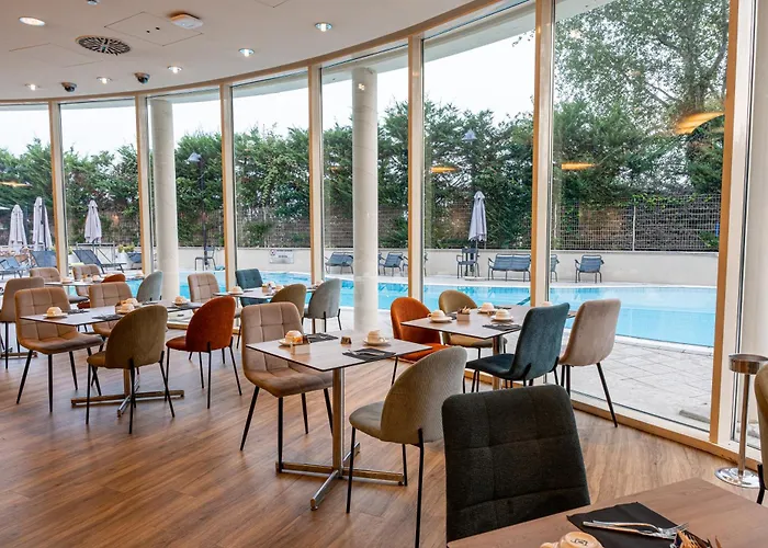 ノボテル エスト ホテル 4*