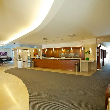 罗马东部诺富特酒店 4*